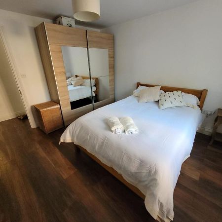 Comfortable Two Bedroom Modern Apartment London Exteriör bild