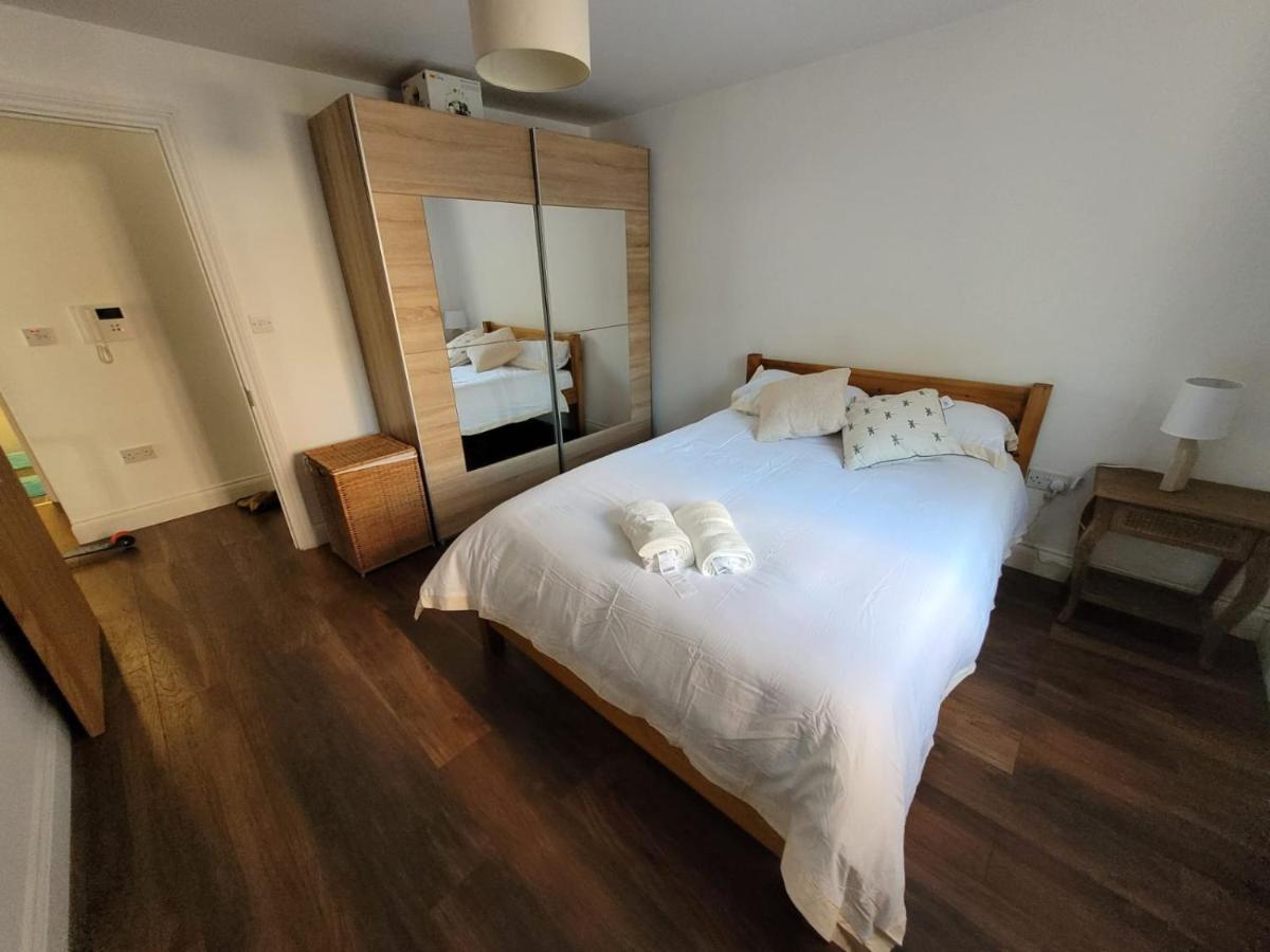 Comfortable Two Bedroom Modern Apartment London Exteriör bild