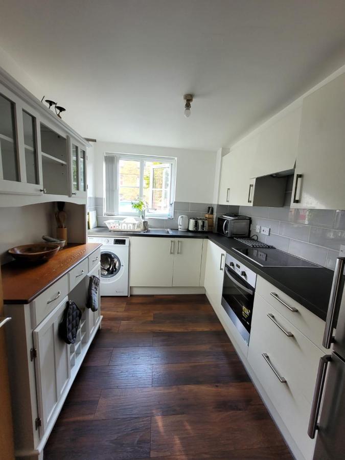 Comfortable Two Bedroom Modern Apartment London Exteriör bild