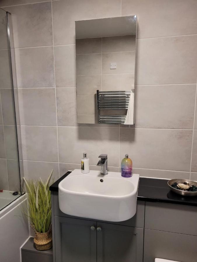 Comfortable Two Bedroom Modern Apartment London Exteriör bild