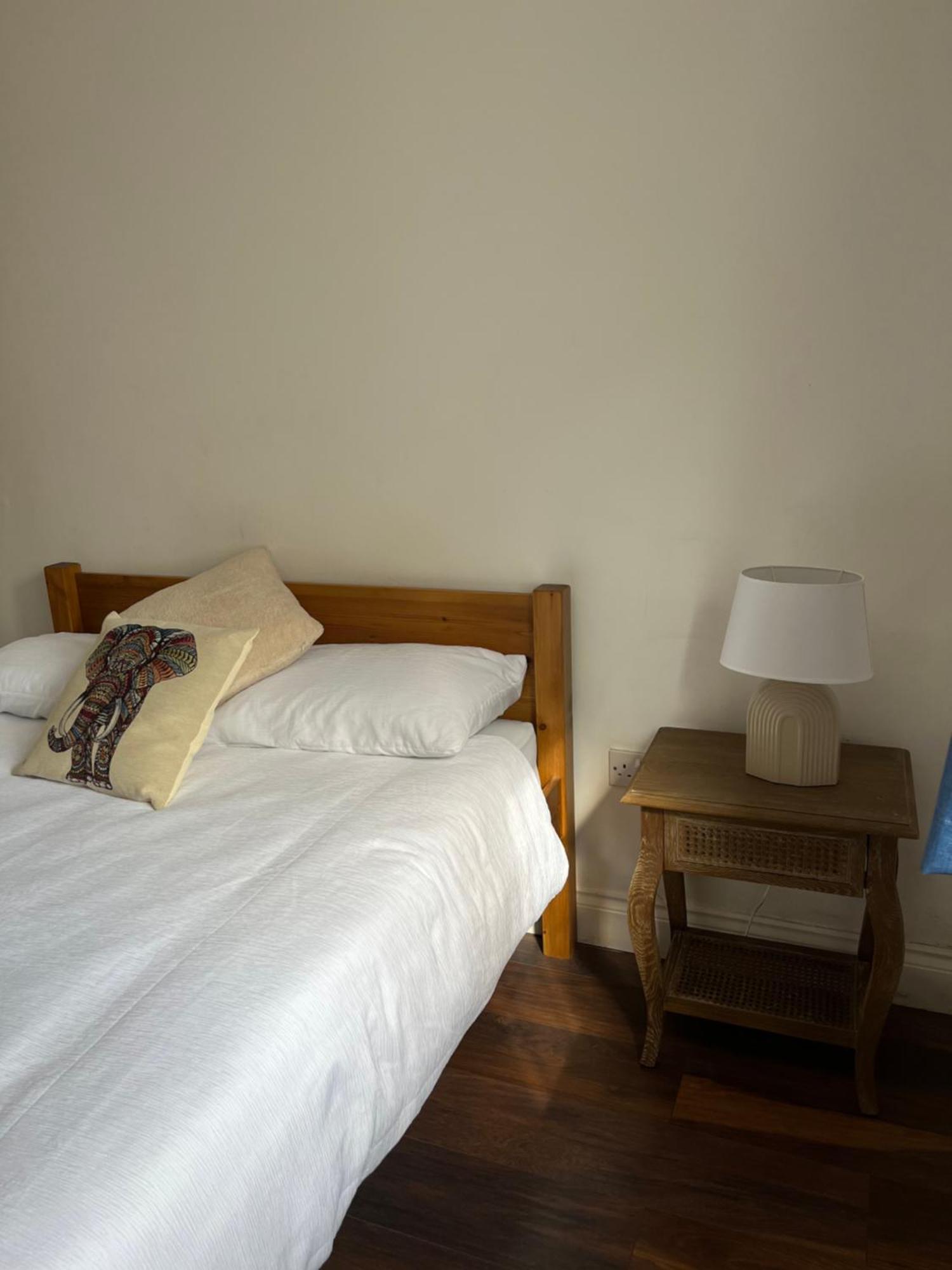 Comfortable Two Bedroom Modern Apartment London Exteriör bild